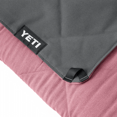 YETI Lowlands Blanket Fireside Red