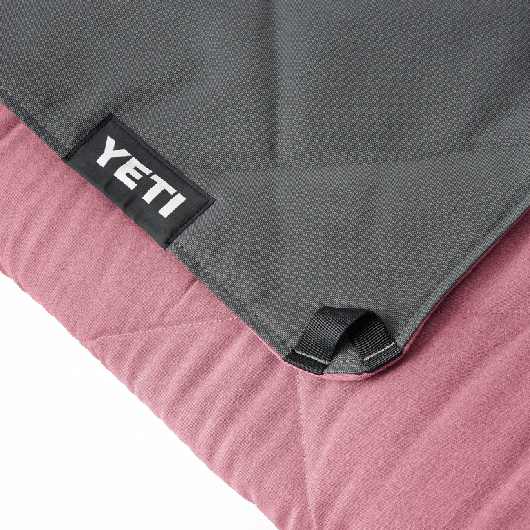 YETI Lowlands Blanket Fireside Red