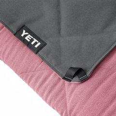 YETI Lowlands Blanket Fireside Red