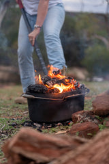 Cast Iron 9.5 Quart Heavy Duty Pre-Seasoned Oval Camp Oven with Lip and Handle 41.5x36x29.5cm