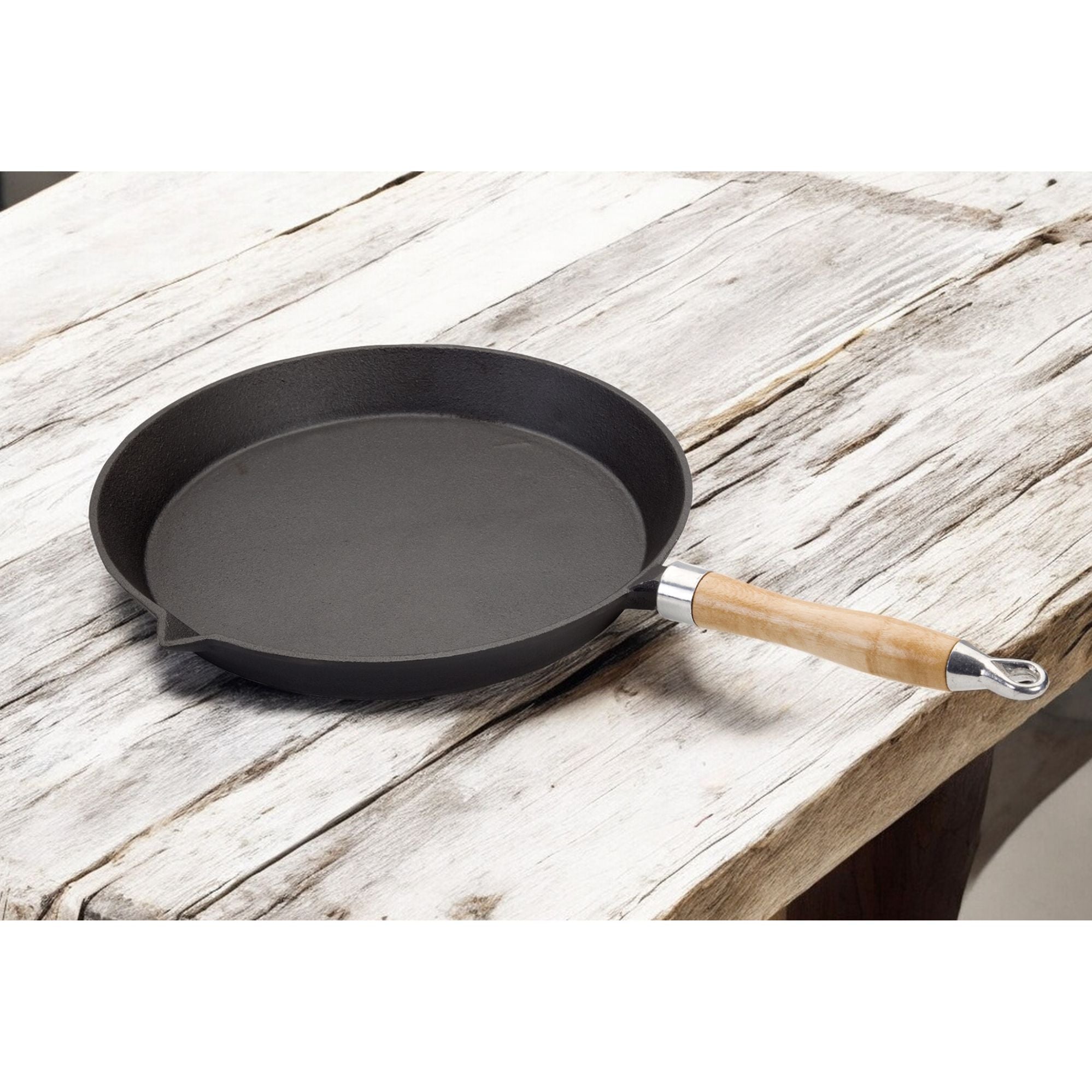 Wildtrak 29cm Round Pre-seasoned Cast Iron Skillet/Grill Pan with Wooden Handle
