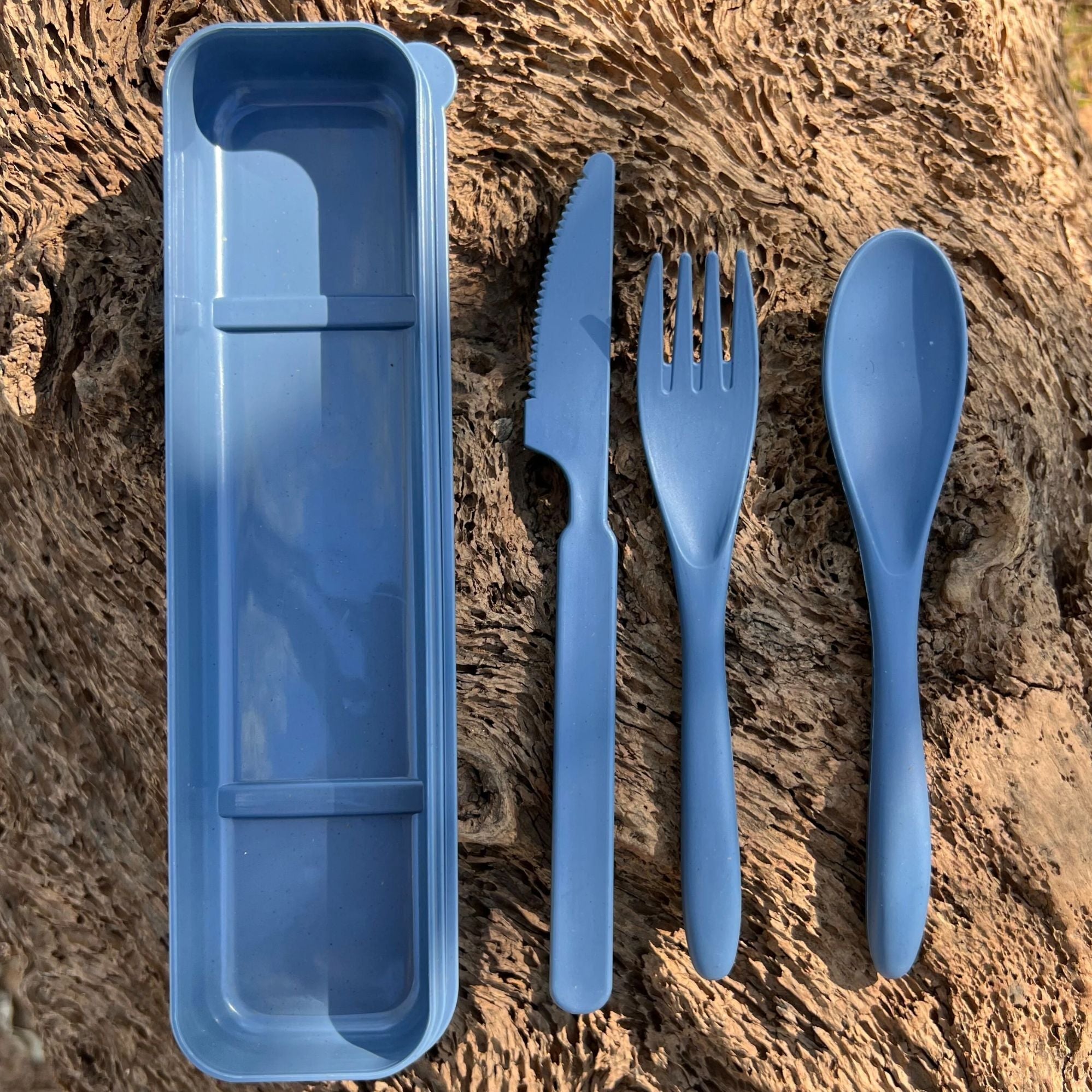 Wildtrak 4 Piece Wheat Straw Cutlery Set in Case - Blue or Beige