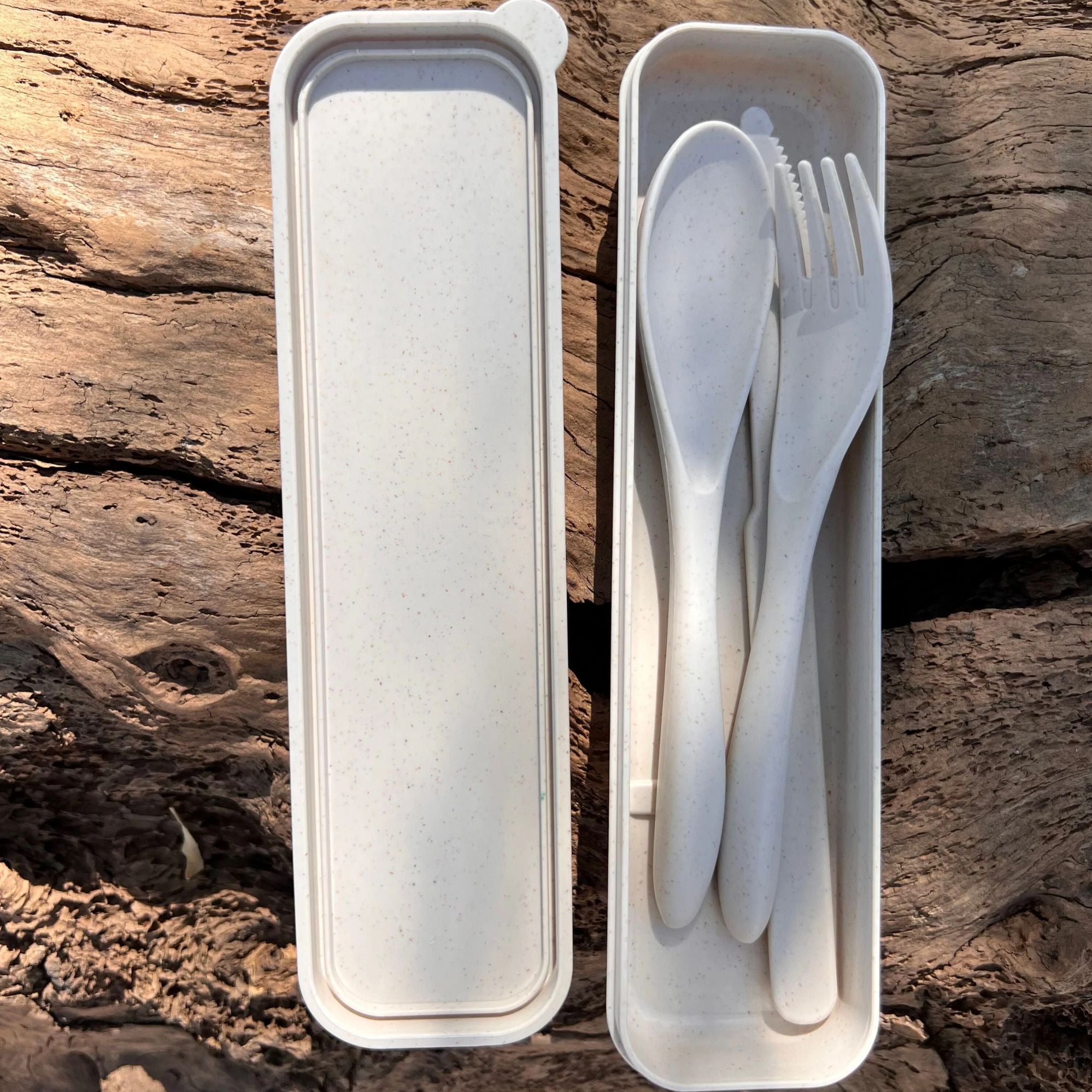 Wildtrak 4 Piece Wheat Straw Cutlery Set in Case - Blue or Beige