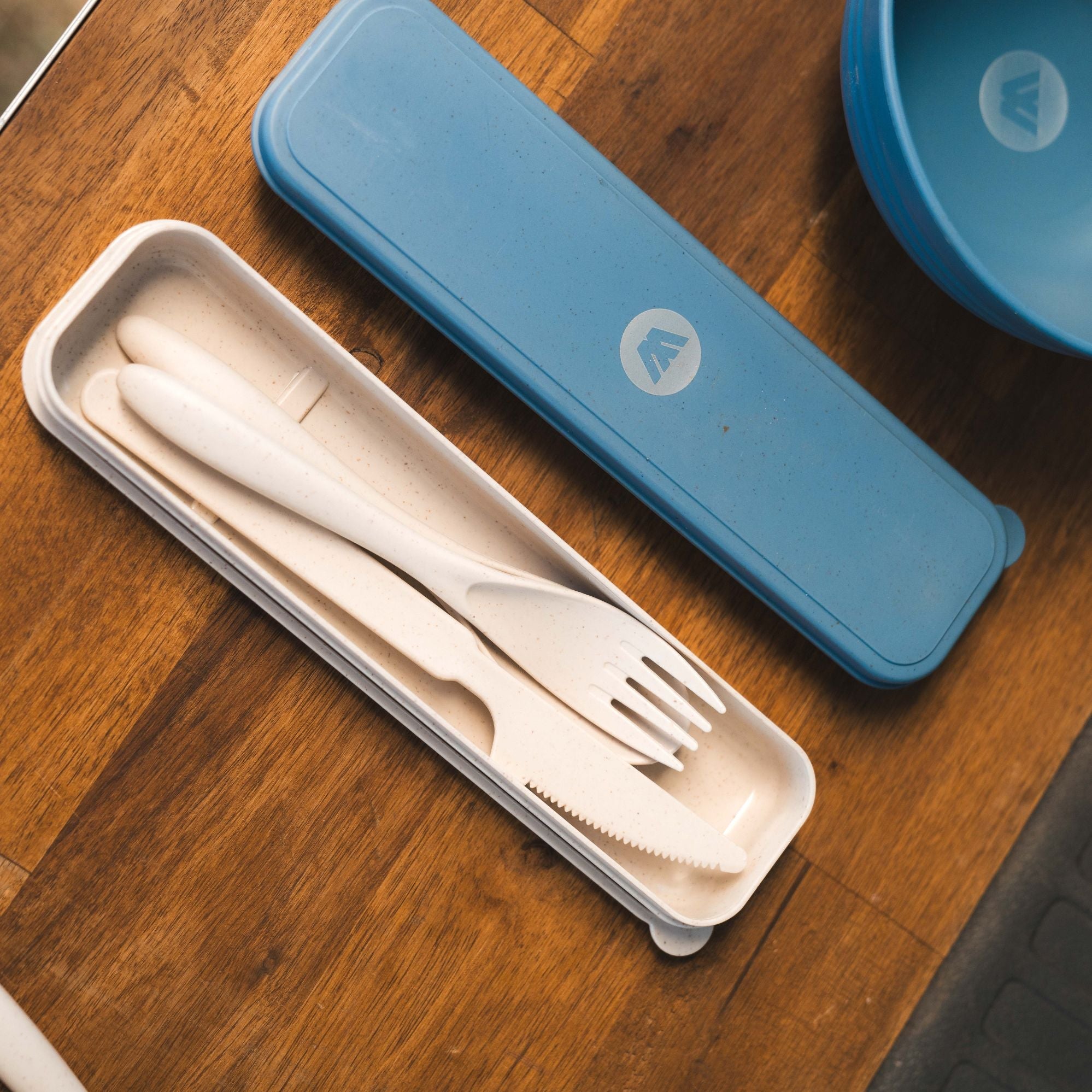 Wildtrak 4 Piece Wheat Straw Cutlery Set in Case - Blue or Beige