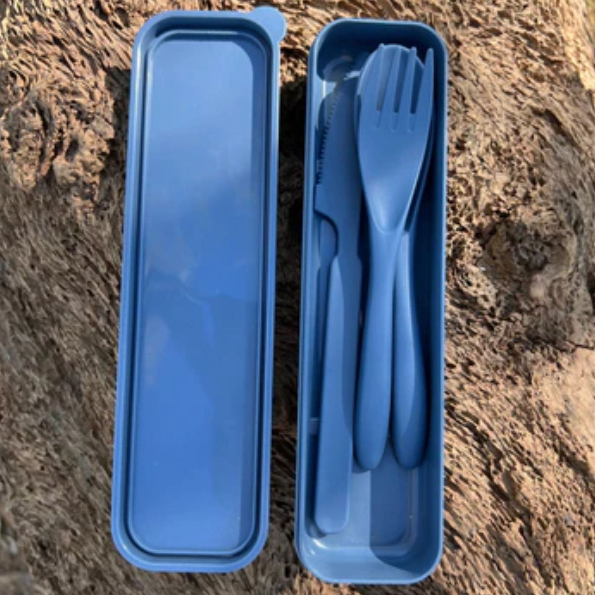 Wildtrak 4 Piece Wheat Straw Cutlery Set in Case - Blue or Beige