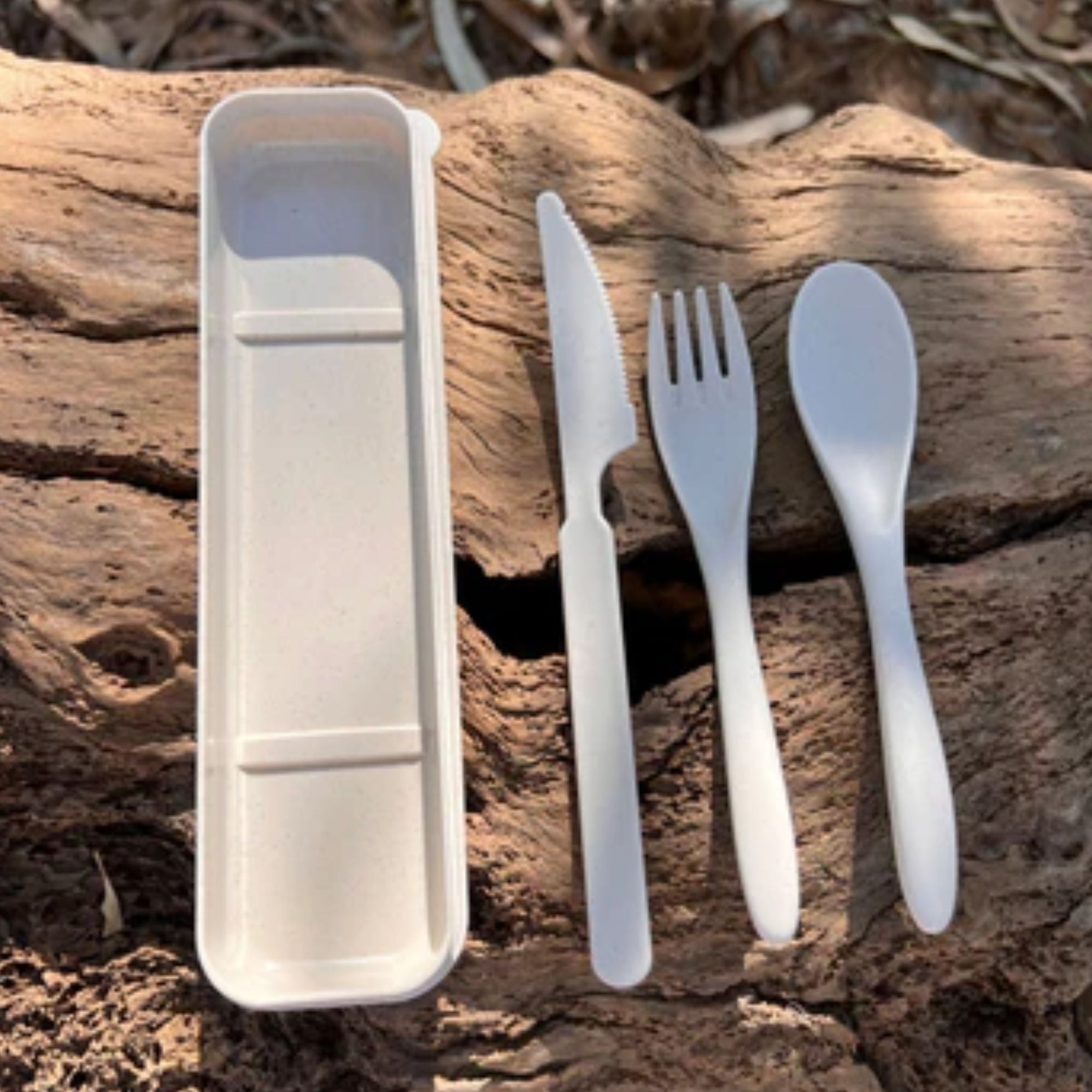 Wildtrak 4 Piece Wheat Straw Cutlery Set in Case - Blue or Beige