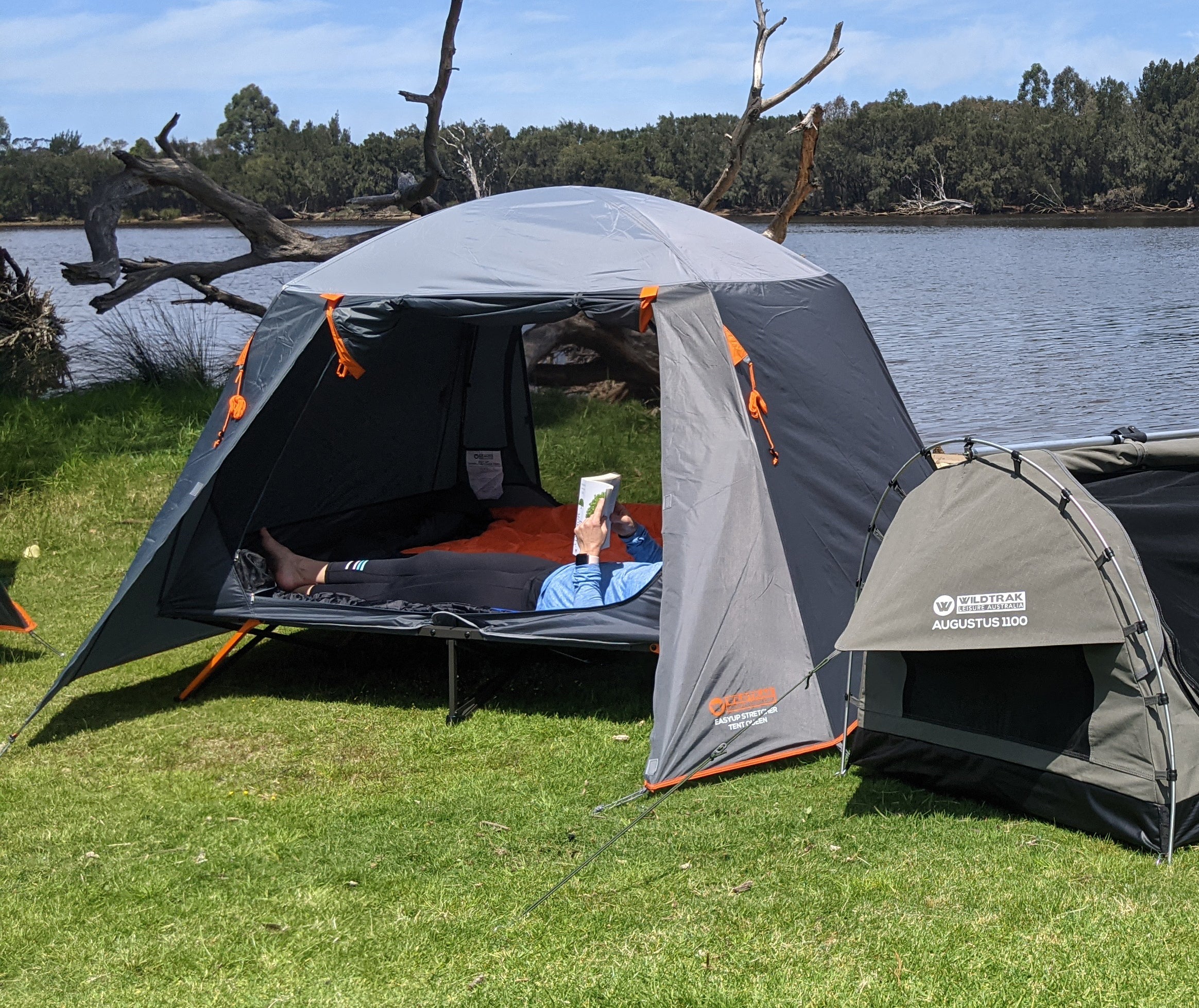 stretcher met tent Wildtrak Queen Size 2P Easy Up Stretcher Tent with Vestibules