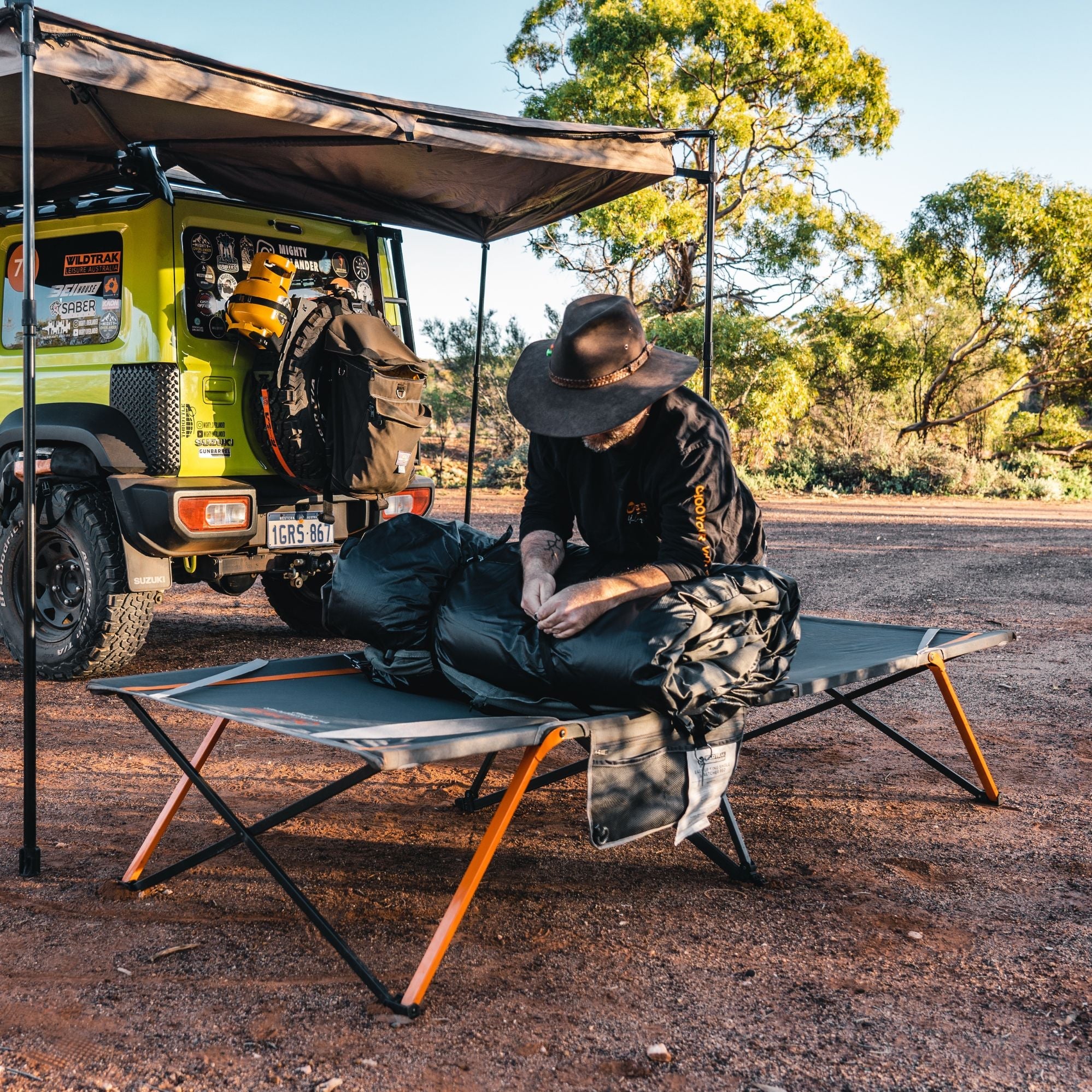 Wildtrak Queen Easy Up Stretcher Bed, 200 x 144 x 42cm