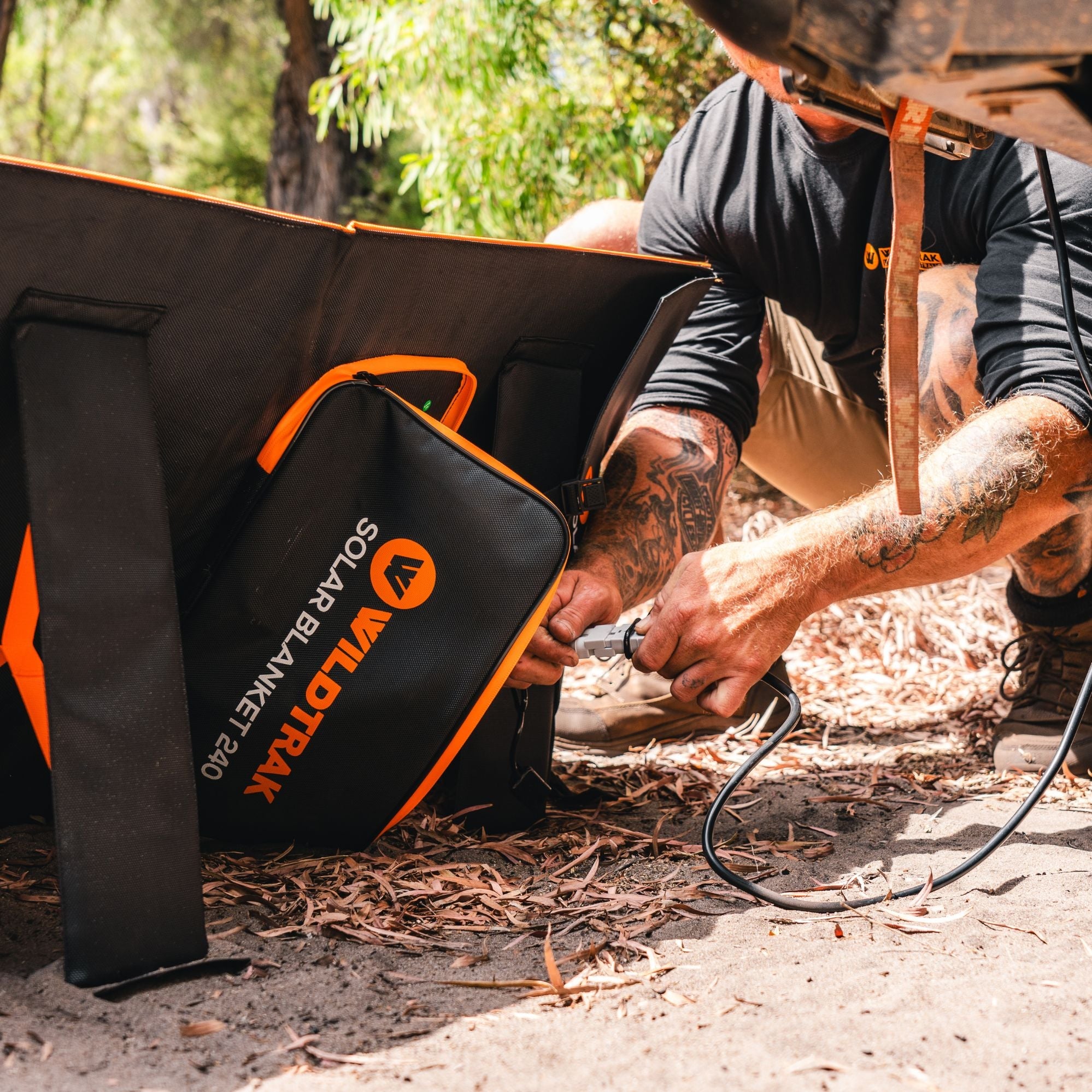 Wildtrak 160W Folding Solar Blanket A-Grade with ETFE Coating, Built in Stand, & Carry Bag