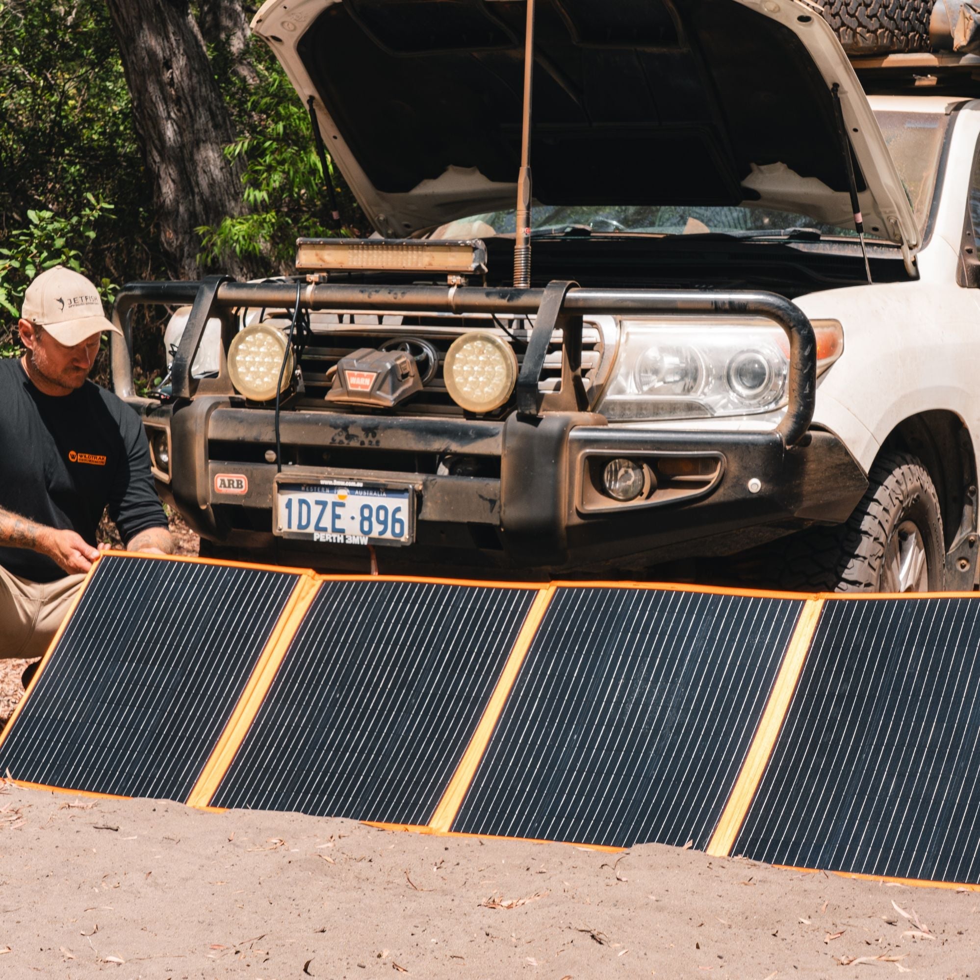 Wildtrak Power Tank Pro 1000 78Ah Power Station & 240W Solar Blanket Bundle