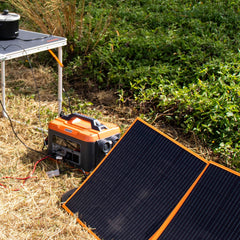 Wildtrak Power Tank Pro 2400 157Ah Power Station & 300W Solar Blanket Bundle