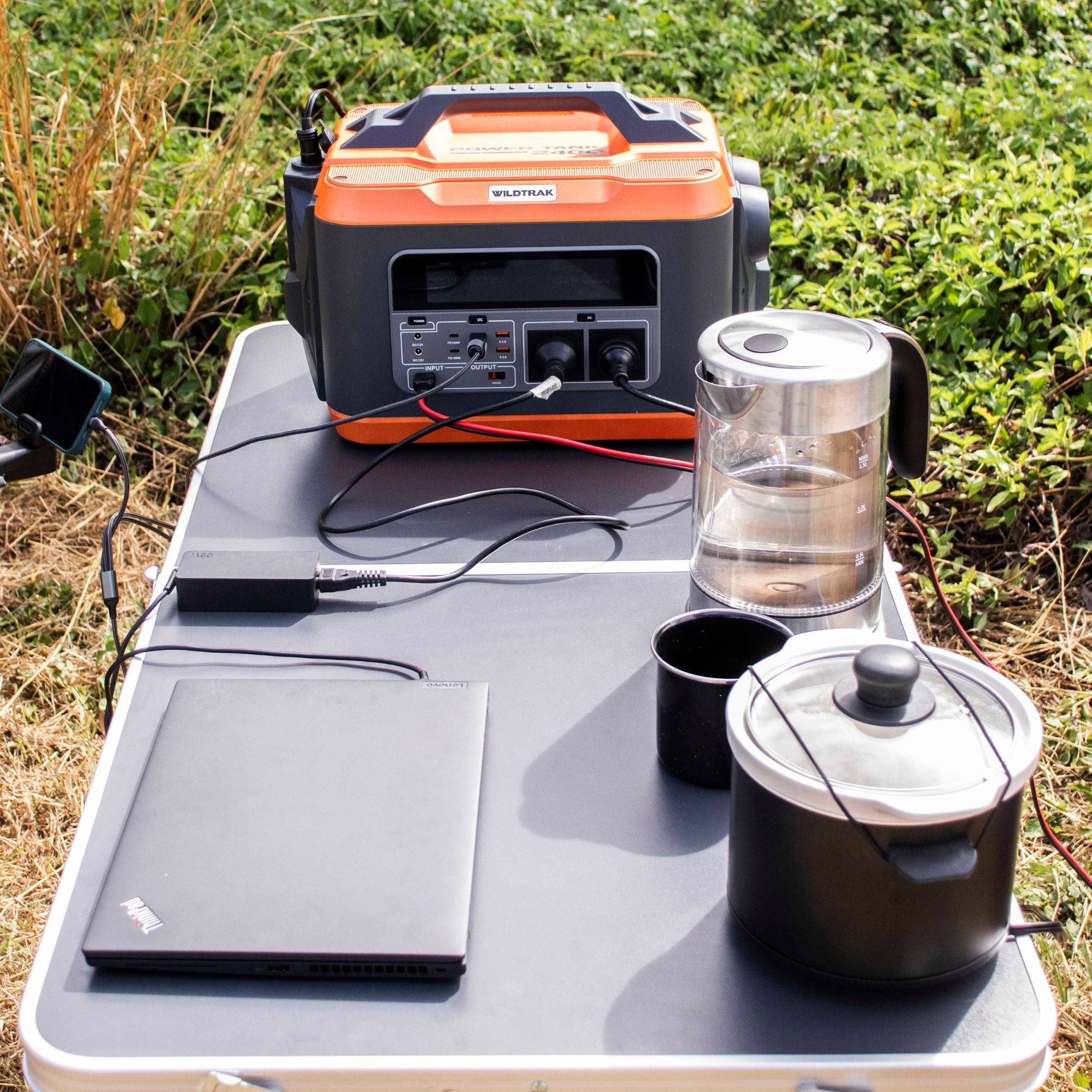 Wildtrak Power Tank Pro 2400 157Ah Power Station & 300W Solar Blanket Bundle