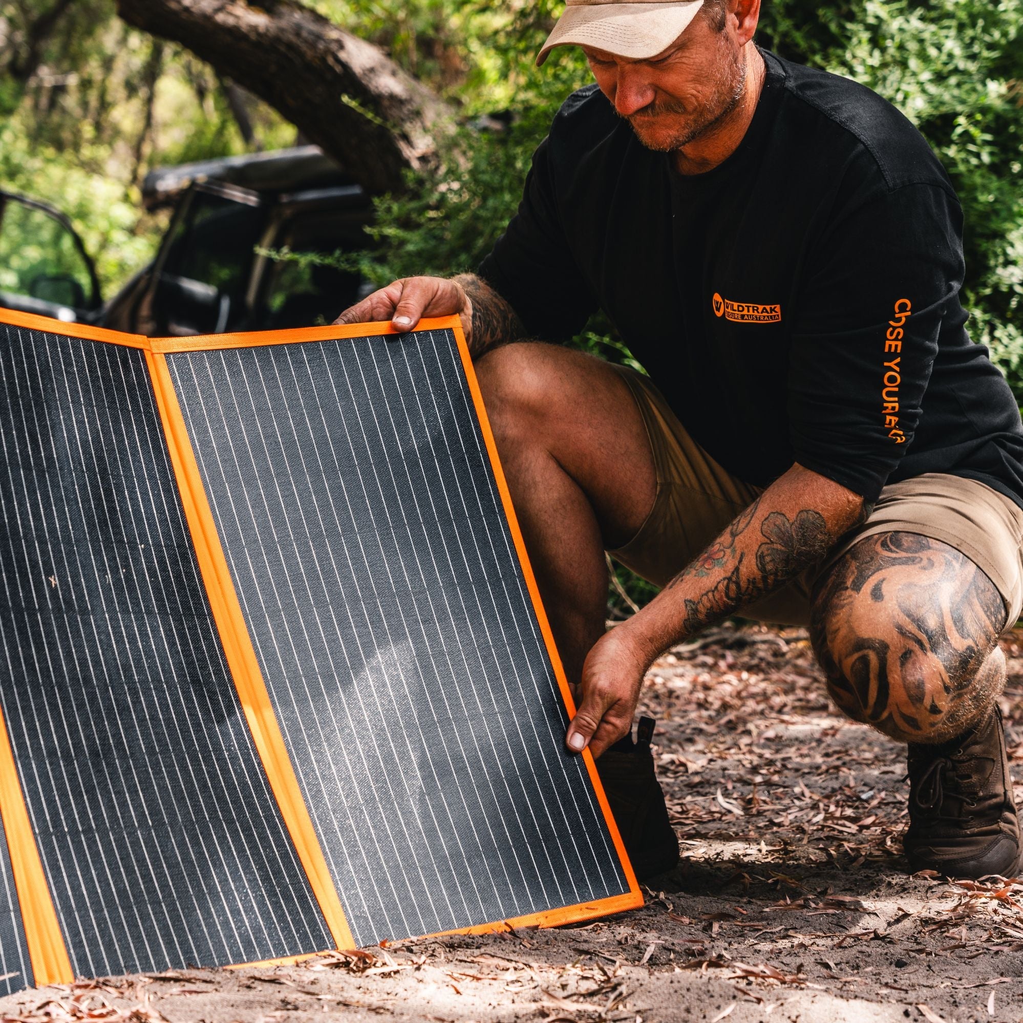 Wildtrak Power Tank Pro 2400 157Ah Power Station & 300W Solar Blanket Bundle