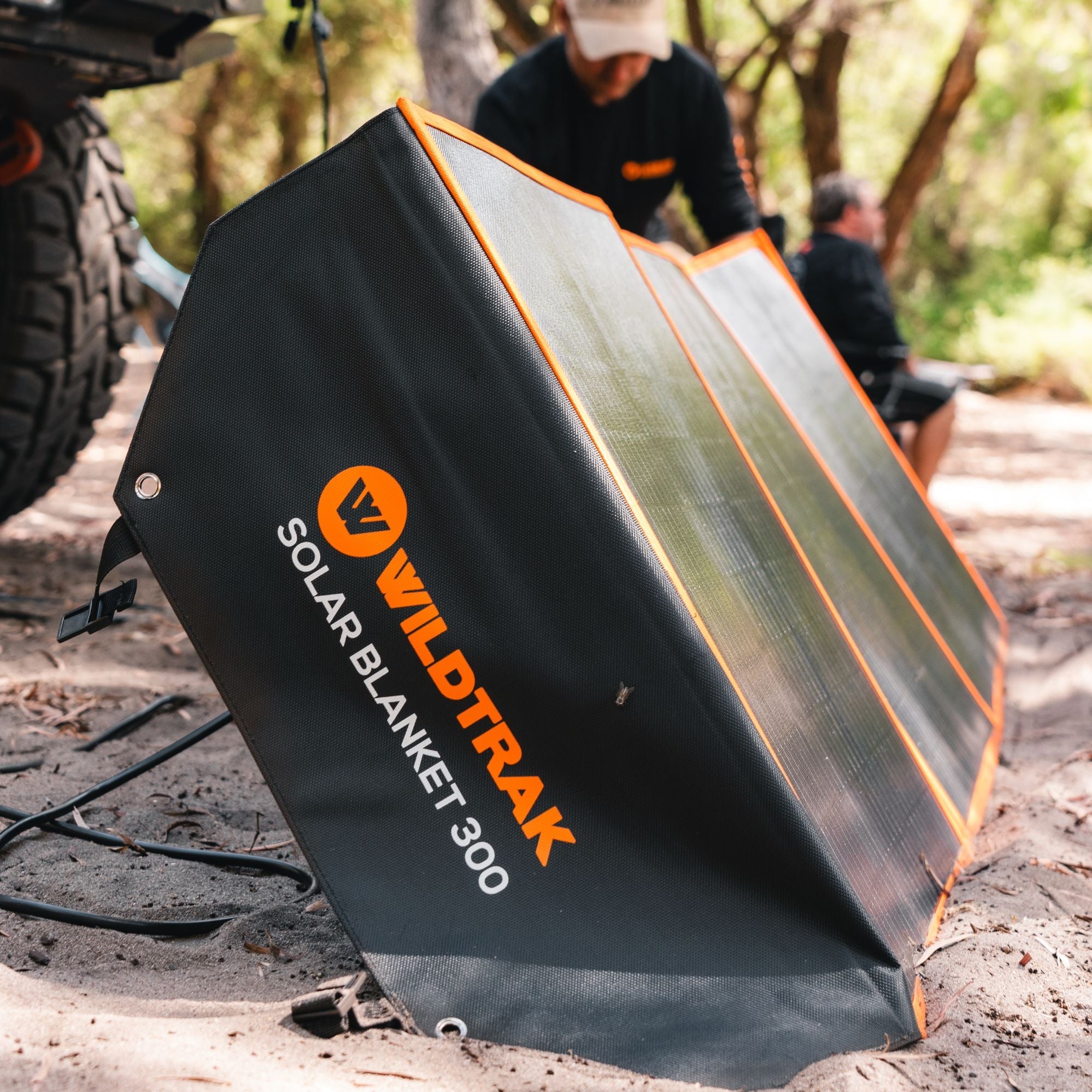 Wildtrak Power Tank Pro 2400 157Ah Power Station & 300W Solar Blanket Bundle