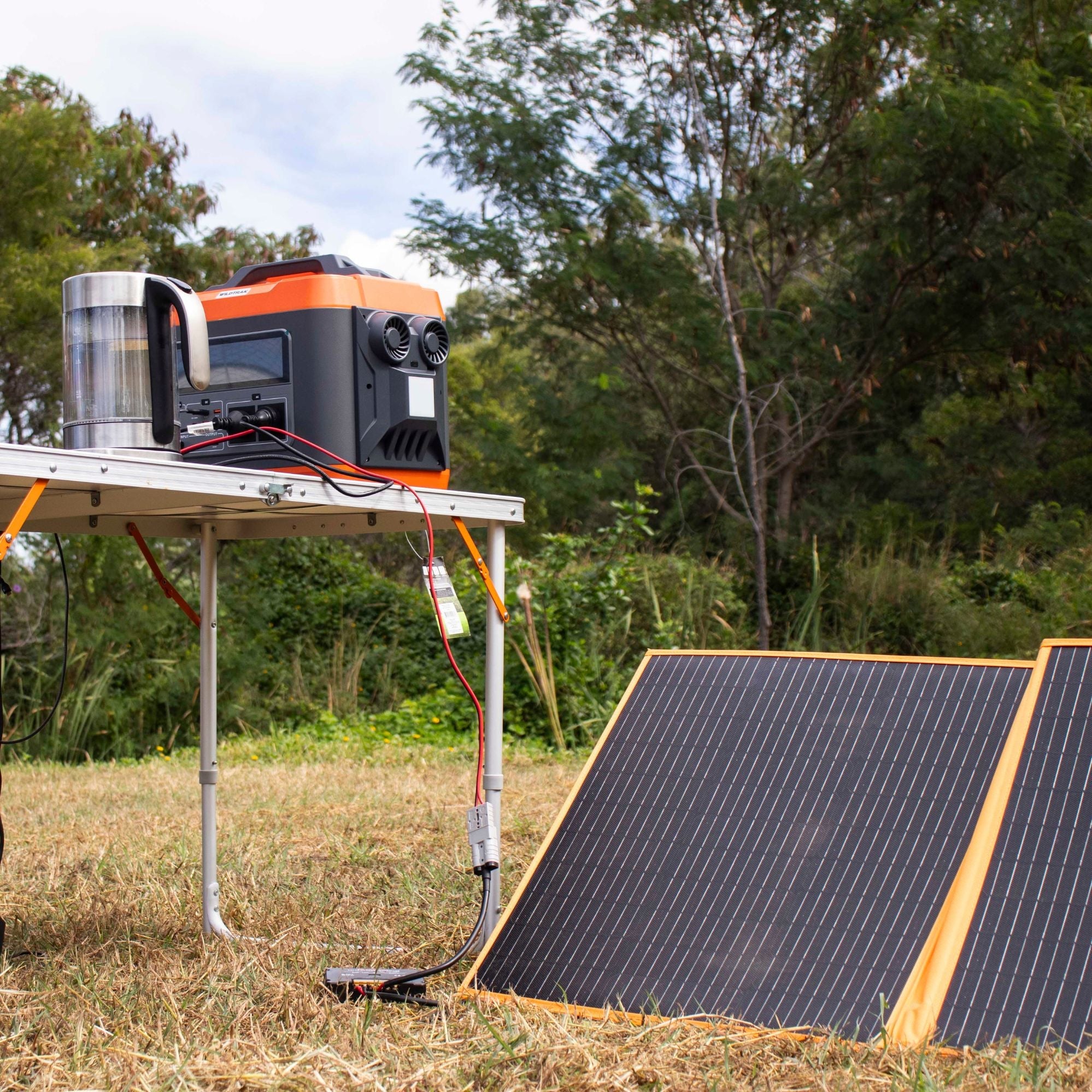 Wildtrak Power Tank Pro 3000 Power Station & 300W Solar Blanket Bundle