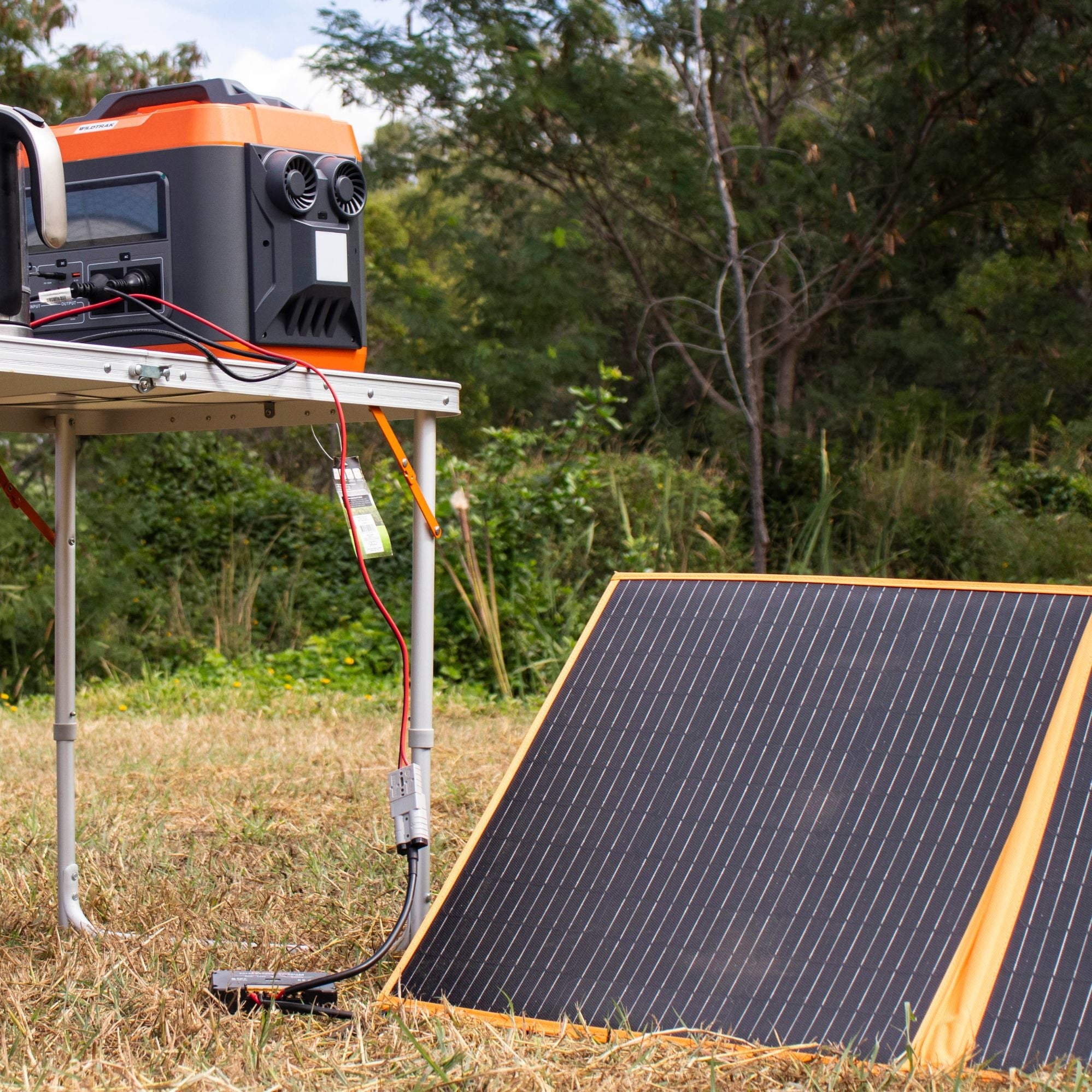 Wildtrak Power Tank Pro 3000 Power Station & 300W Solar Blanket Bundle