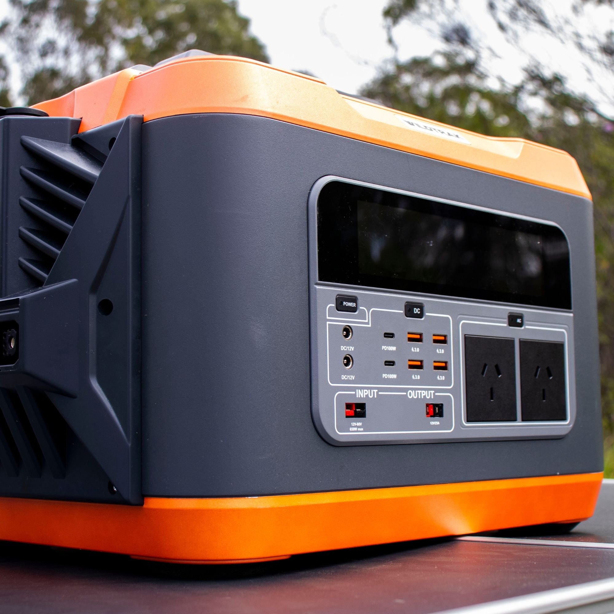 Wildtrak Power Tank Pro 3000 Power Station & 300W Solar Blanket Bundle