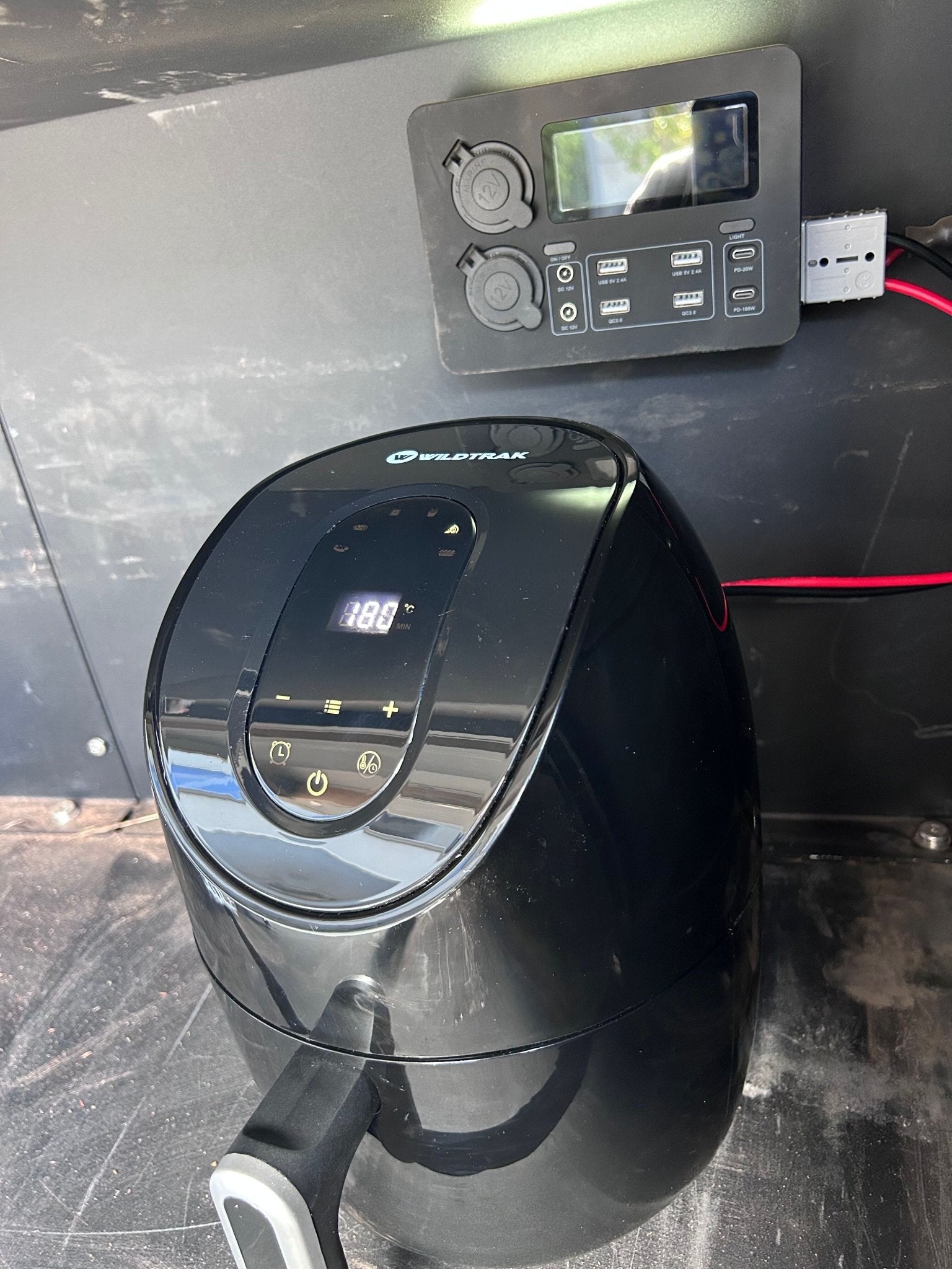 Offroad 12V Air Fryer | 3L Digital Air Fryer with 6 Preset Programs & Anderson Style Plug for 4WD Touring & Camping