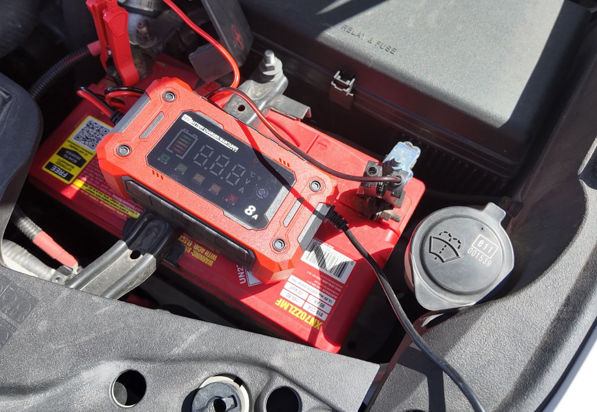 Wildtrak 12V 8A Battery Charger - Car, Boat, AGM & LiFePO₄ Compatible