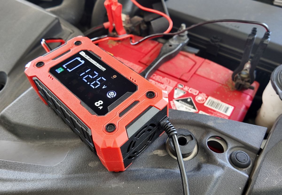 Wildtrak 12V 8A Battery Charger - Car, Boat, AGM & LiFePO₄ Compatible