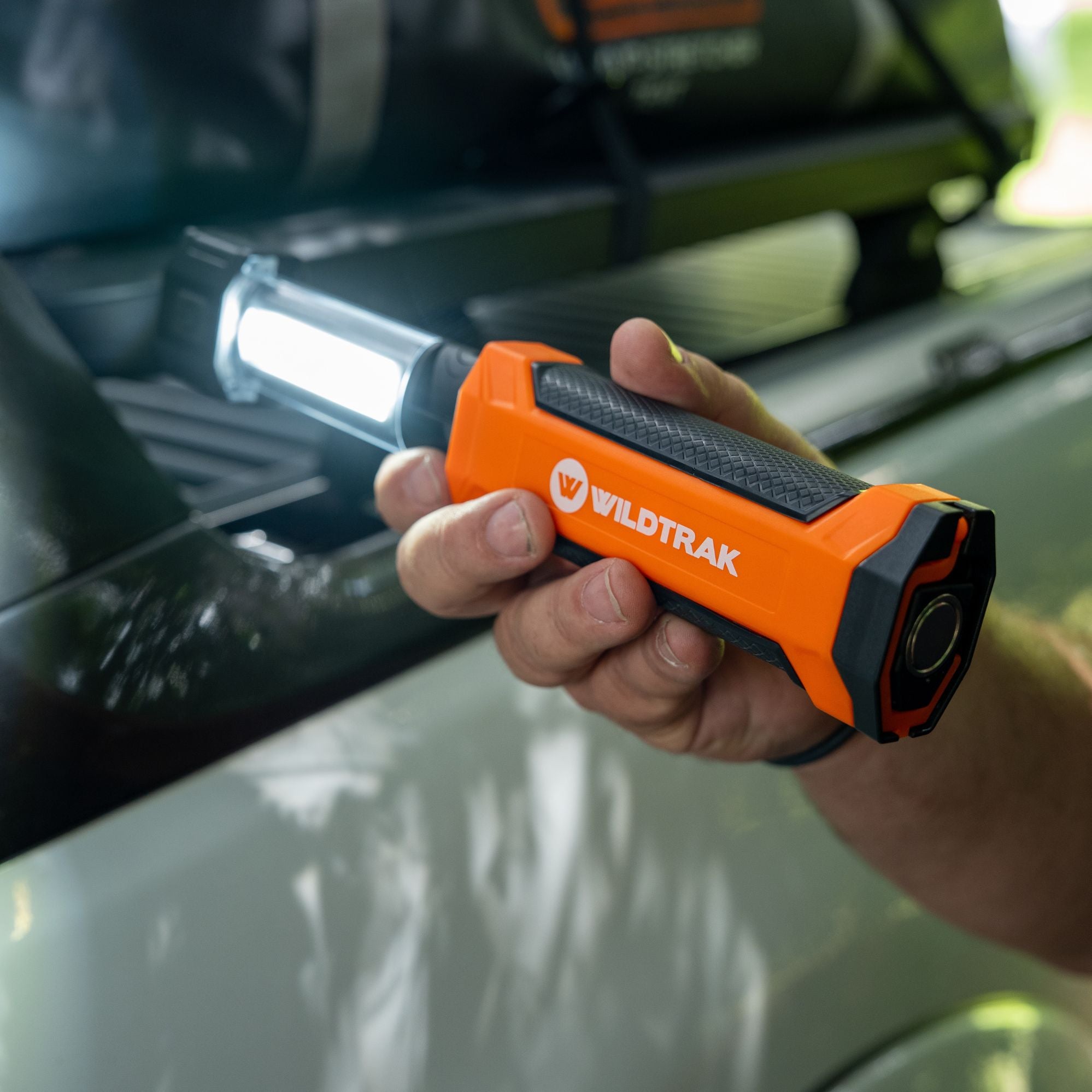 Wildtrak 300 Lumen Pull Out Swivel Worklight