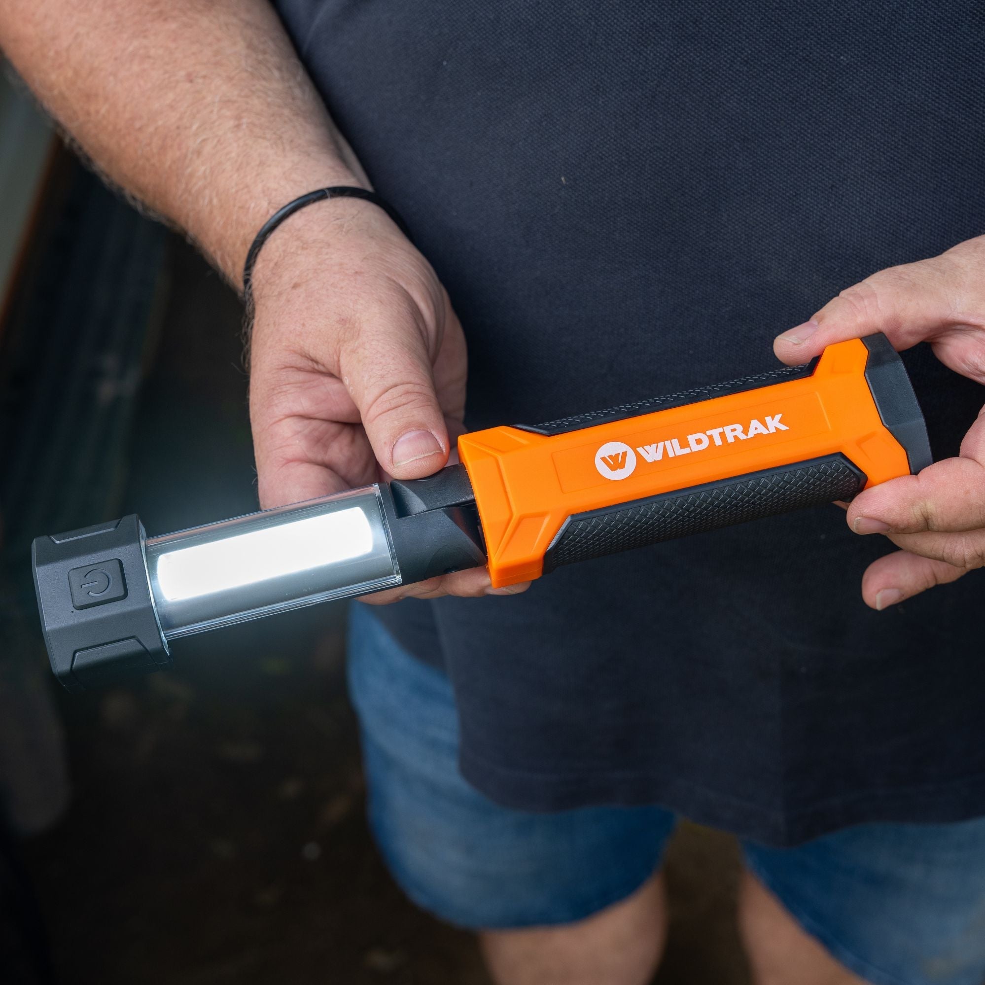 Wildtrak 300 Lumen Pull Out Swivel Worklight
