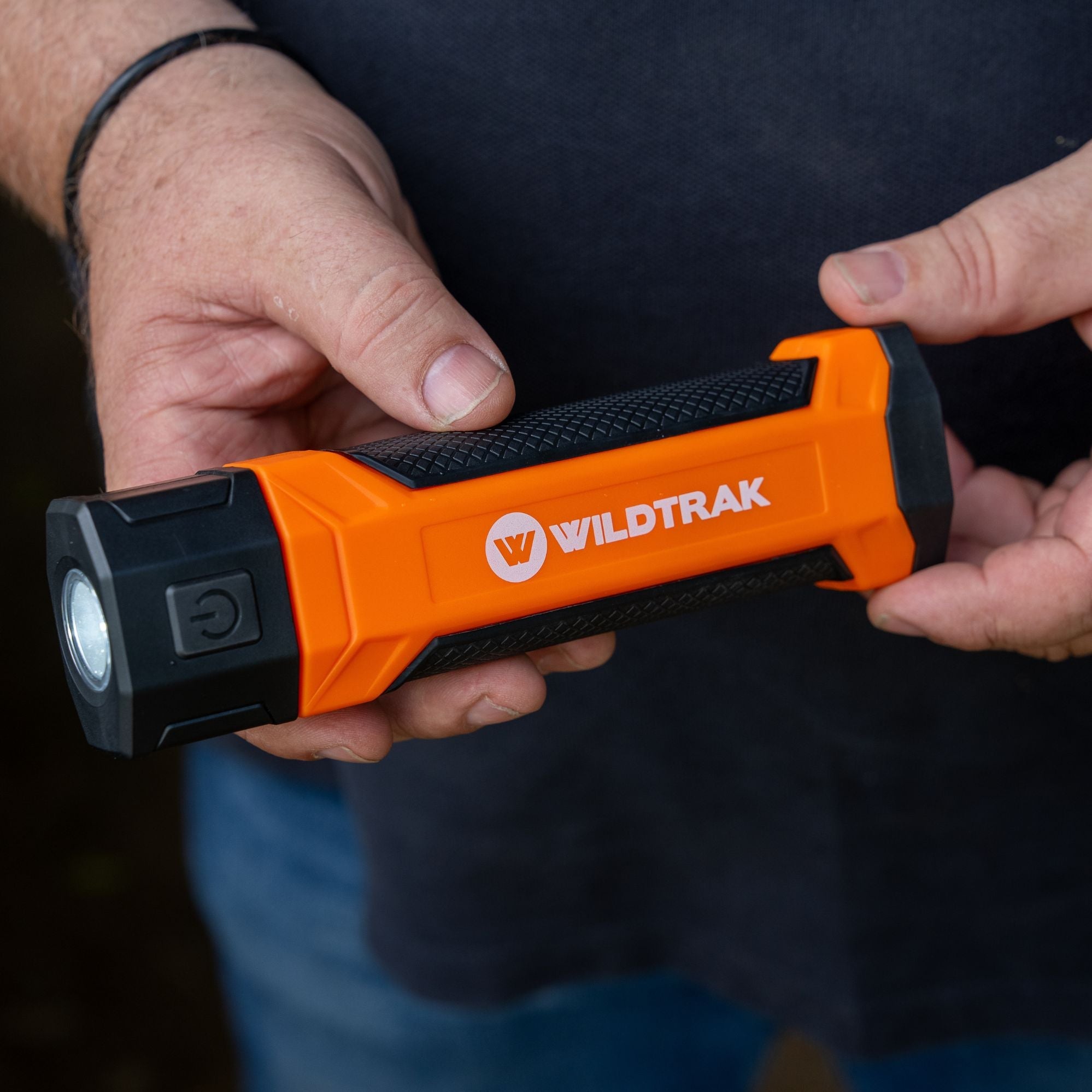 Wildtrak 300 Lumen Pull Out Swivel Worklight