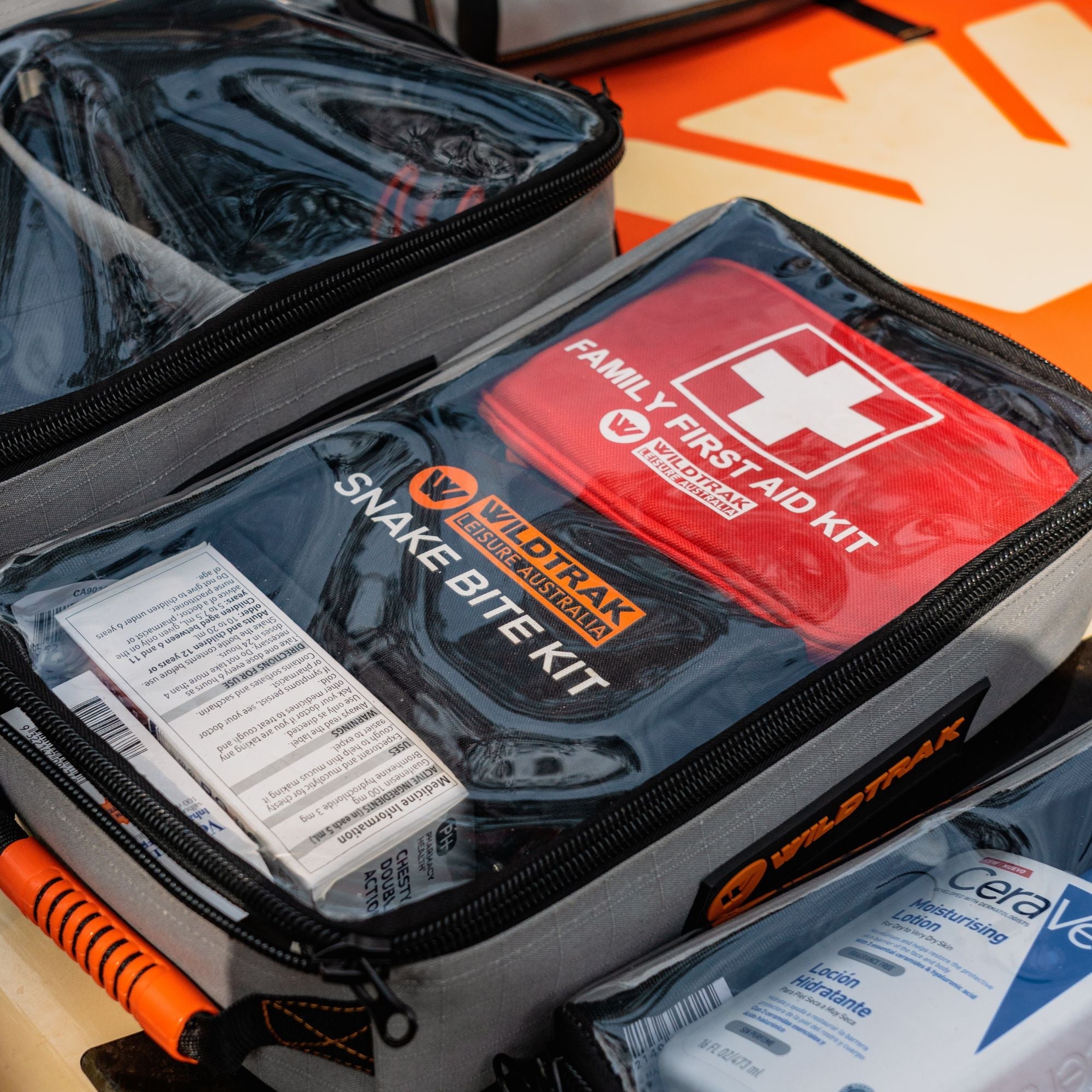 Wildtrak Heavy-duty XL Clear Top Storage Bag with Handles 45x35x17cm