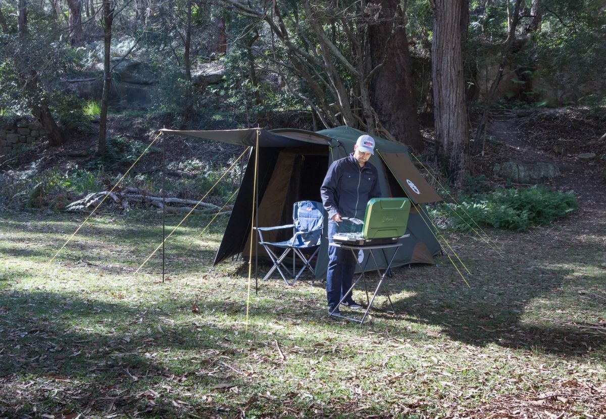 4p Northstar Series Instant Up Tent, Rip Stop Fabric, 2 Minute Setup, Darkroom Technology, Weathertec™ System, Integrated Strip Light