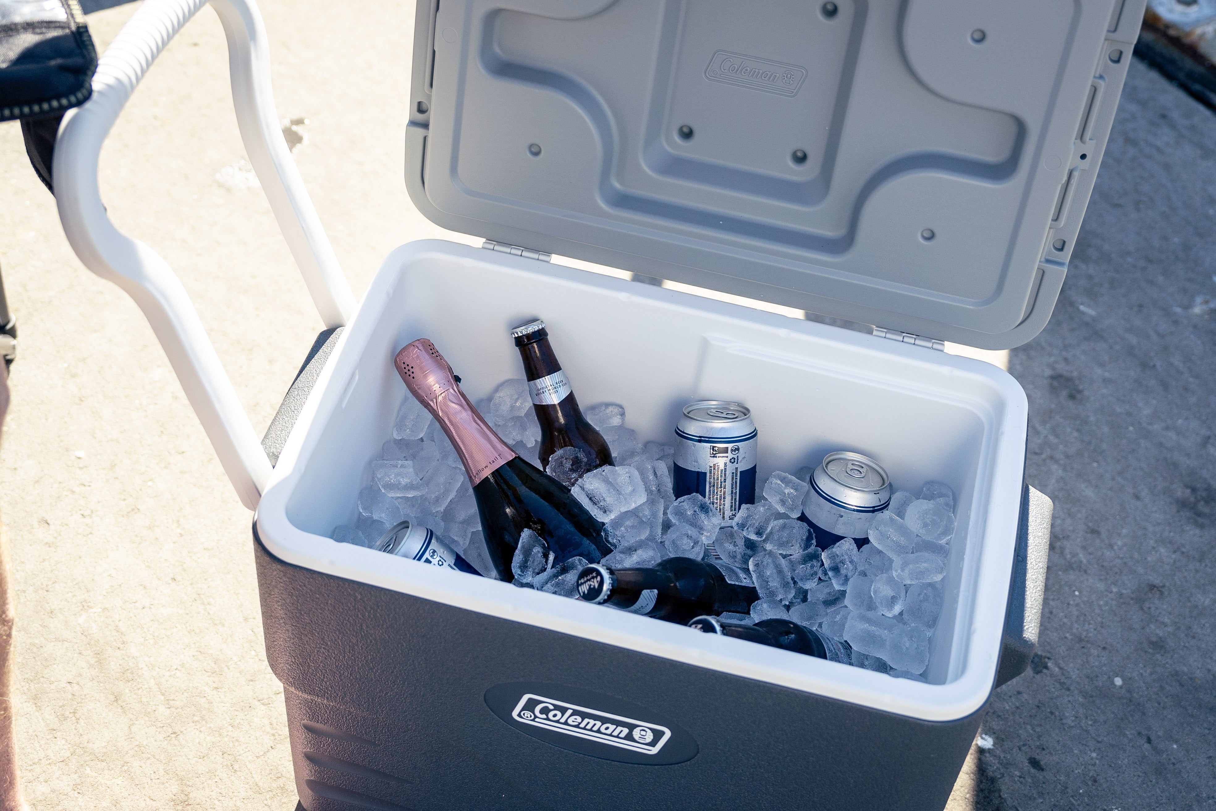 COOLER 38L WHEELED HARD COOLER