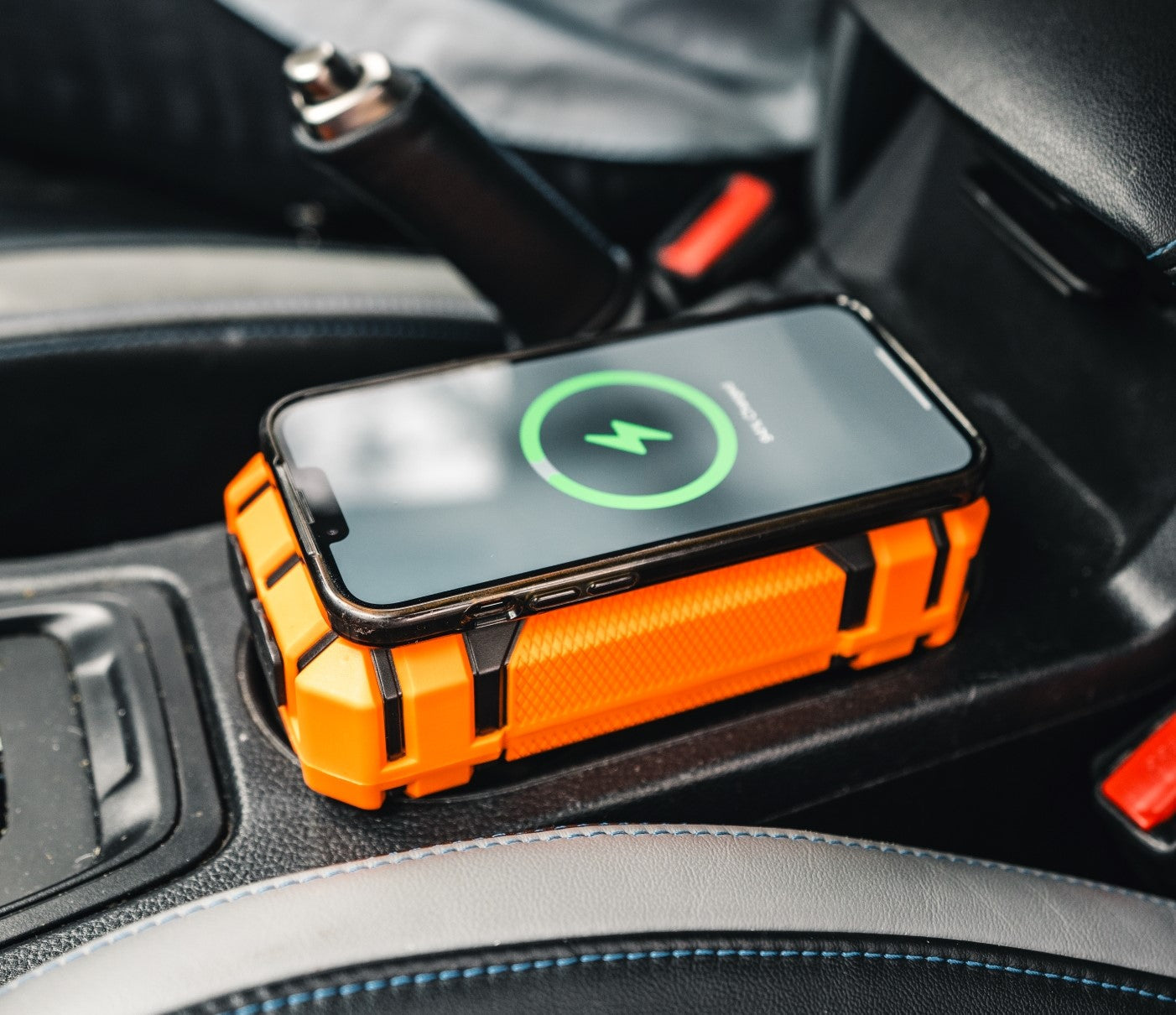 Wildtrak™ Heavy-Duty 2000A 16KMAH HP Lithium Car & 4WD Jump Starter (Petrol & Diesel) with Case, USB C Port & Wireless Charging