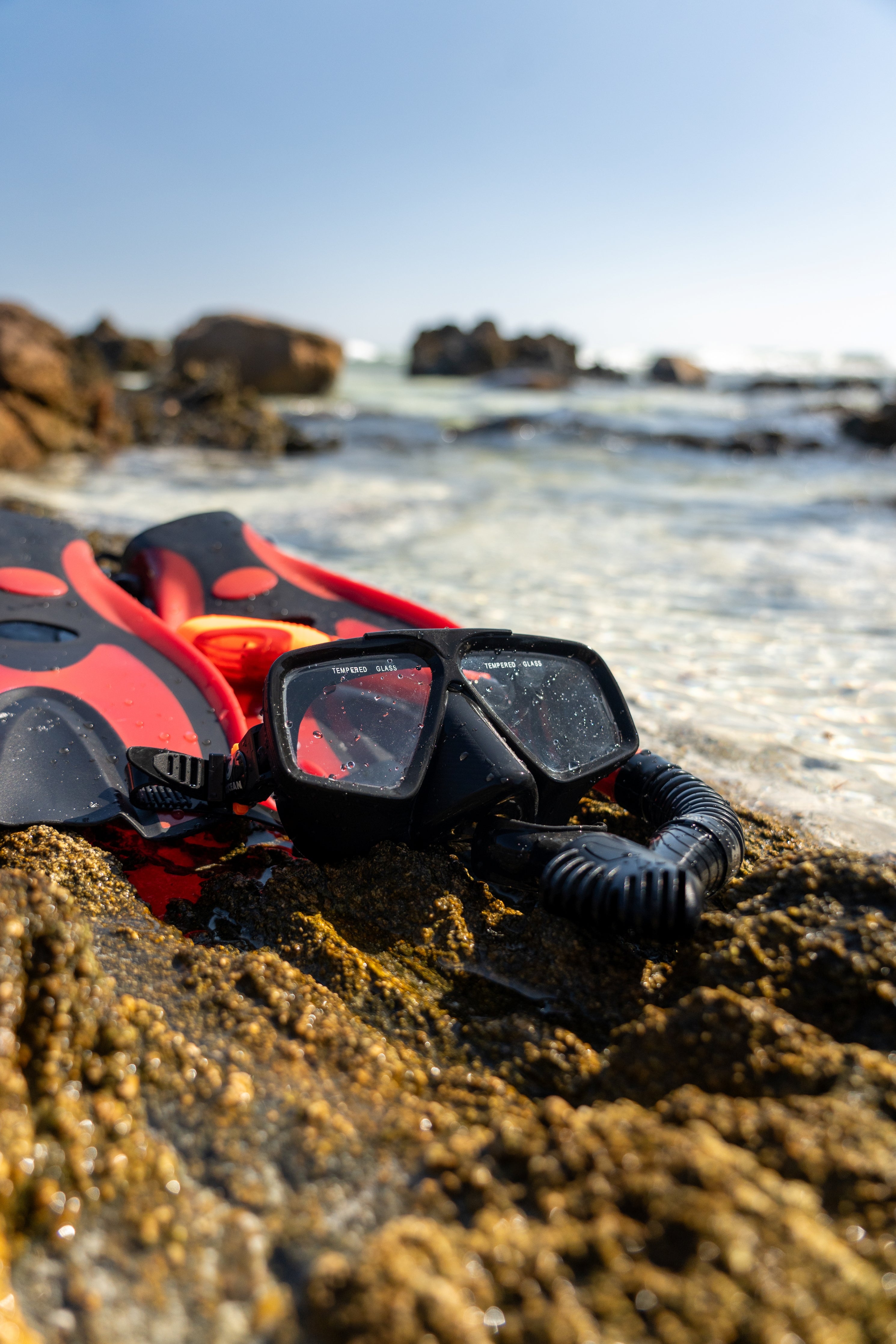 Abrolhos Adult Silicon Mask, Fin and Snorkel Set - Red