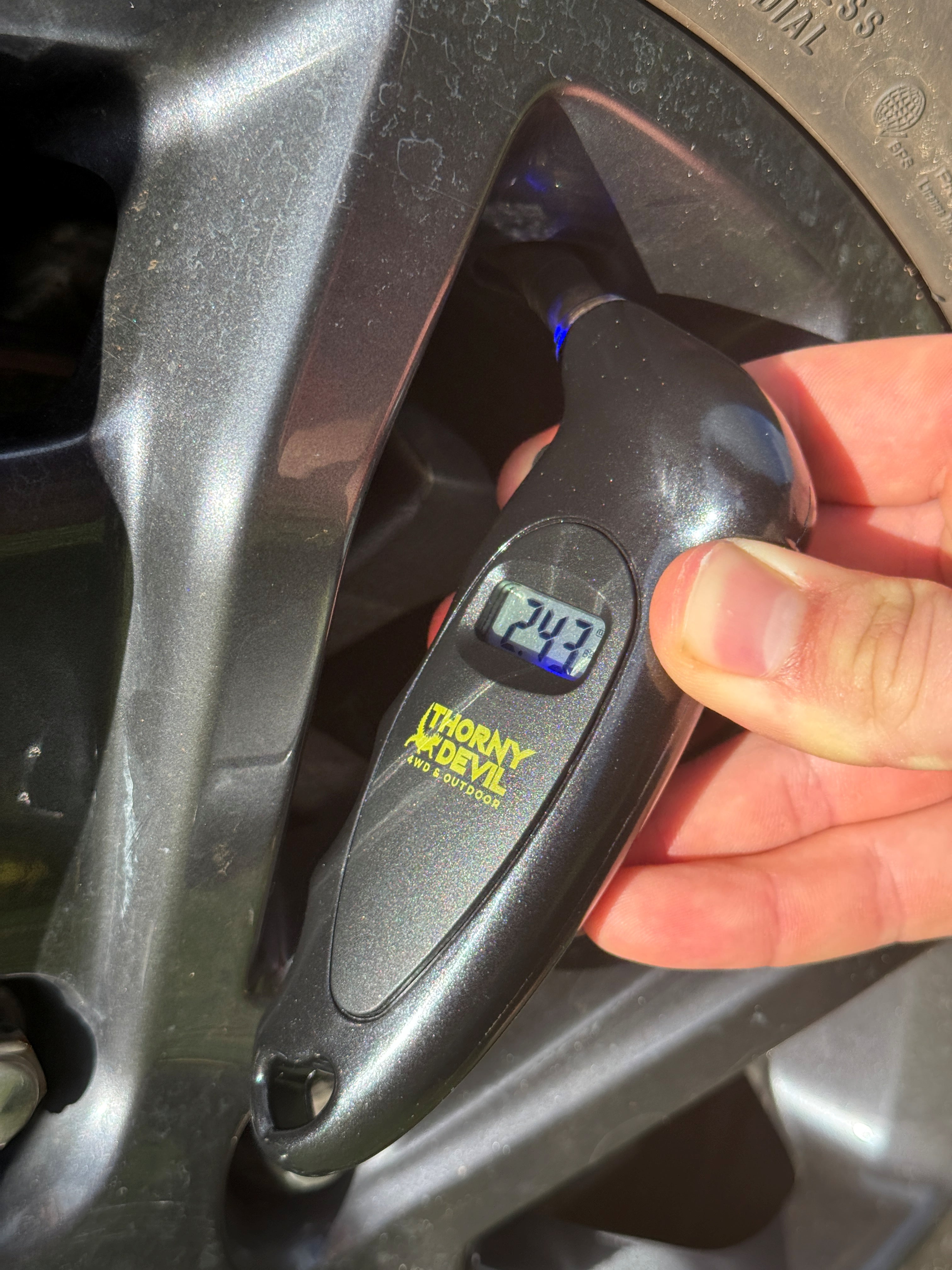 Premium Tyre Deflators & Digital Gauge Combo - 6pc Set