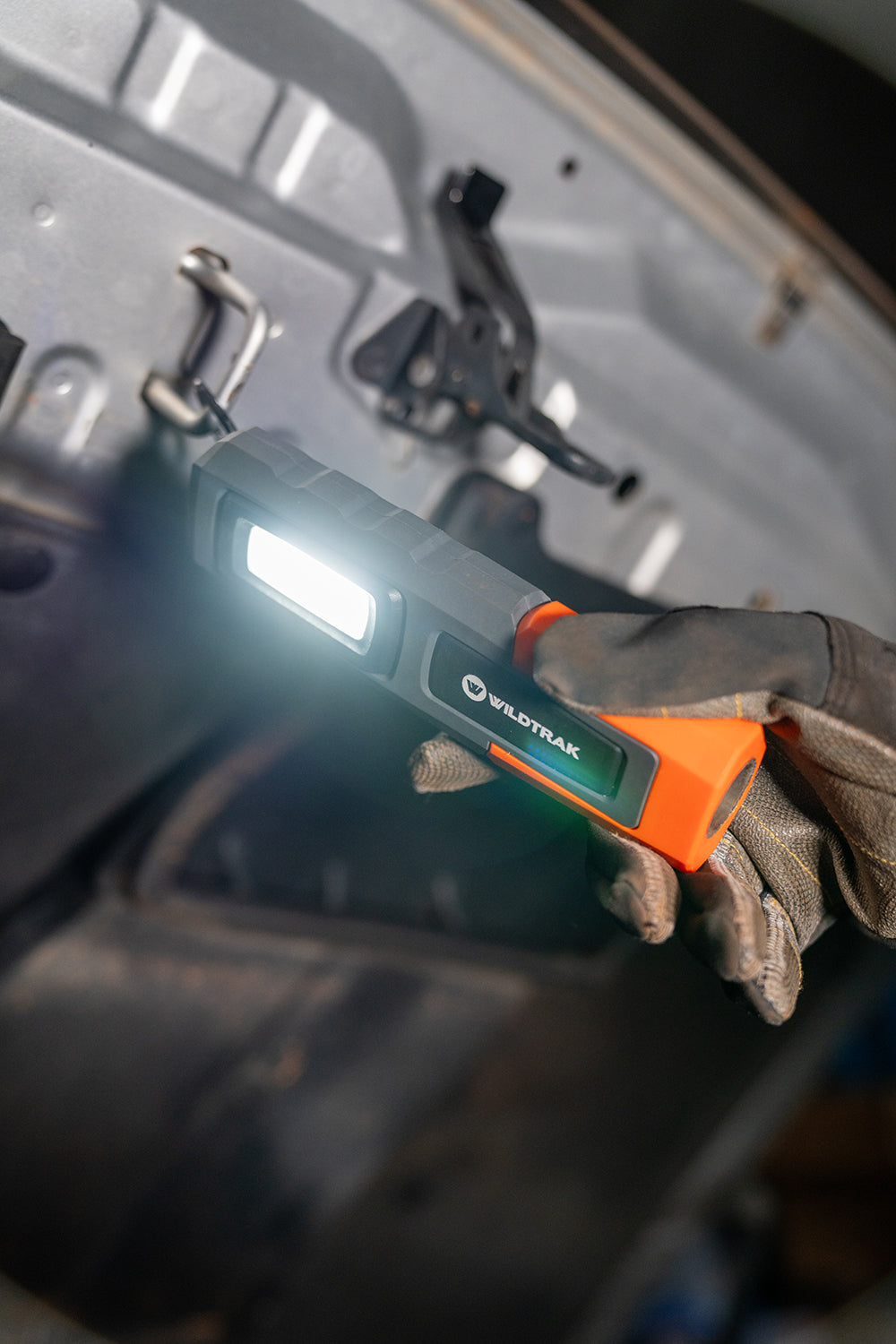 Wildtrak™ Handheld Work Light, Rechargeable, Duel Lighting Modes, 180 Swivel, Magnetic Base, USB-C Fast Charge, Water & Shock Proof
